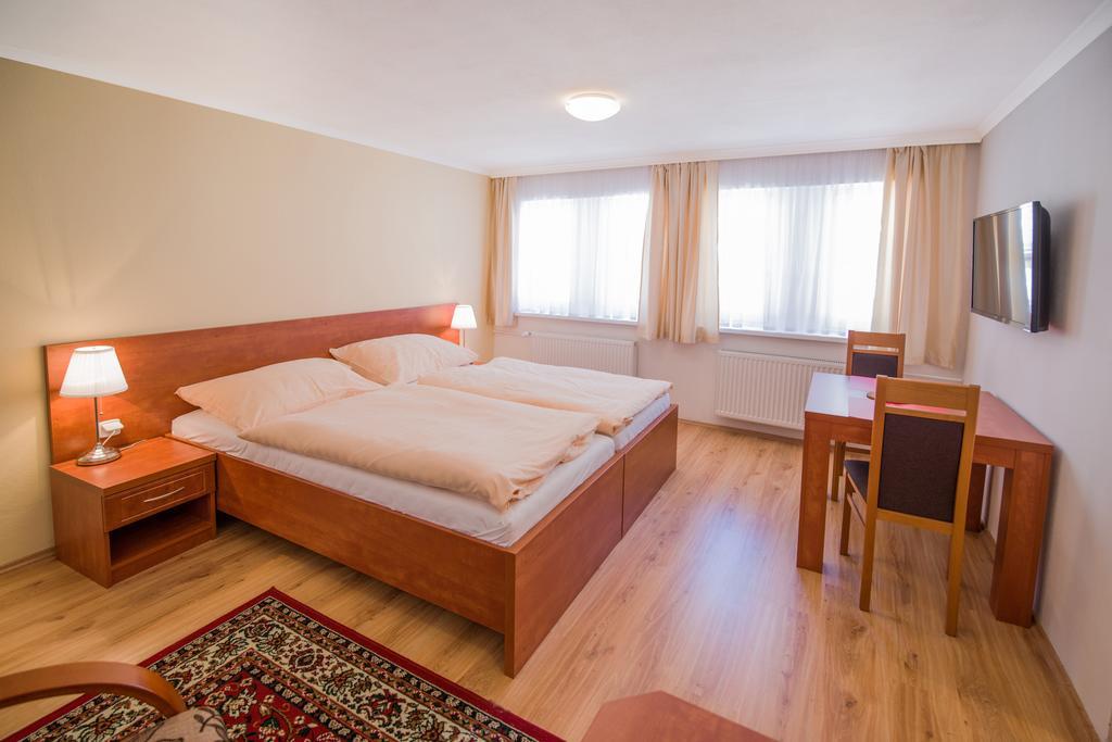 Apartments Paderewski Karlowe Wary Zewnętrze zdjęcie
